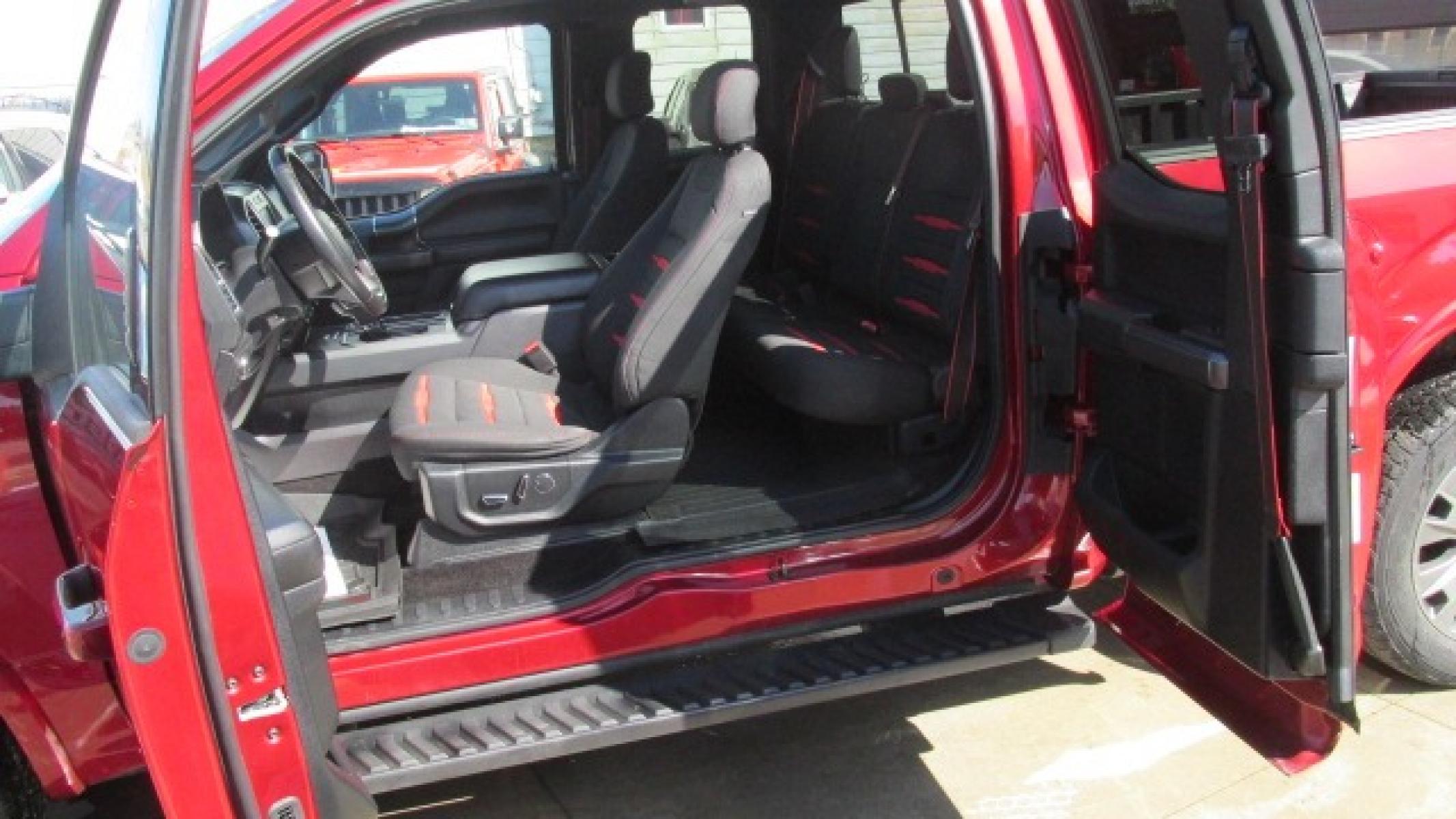 2016 Ruby Red Metallic /Graphite Ford F-150 XLT SPORT (1FTFX1EG2GF) with an 3.5L V6 DOHC 24V engine, 6-Speed Automatic transmission, located at 827 W 26th Street, Erie, PA, 16508, (814) 455-3401, 42.105431, -80.090942 - Photo #10